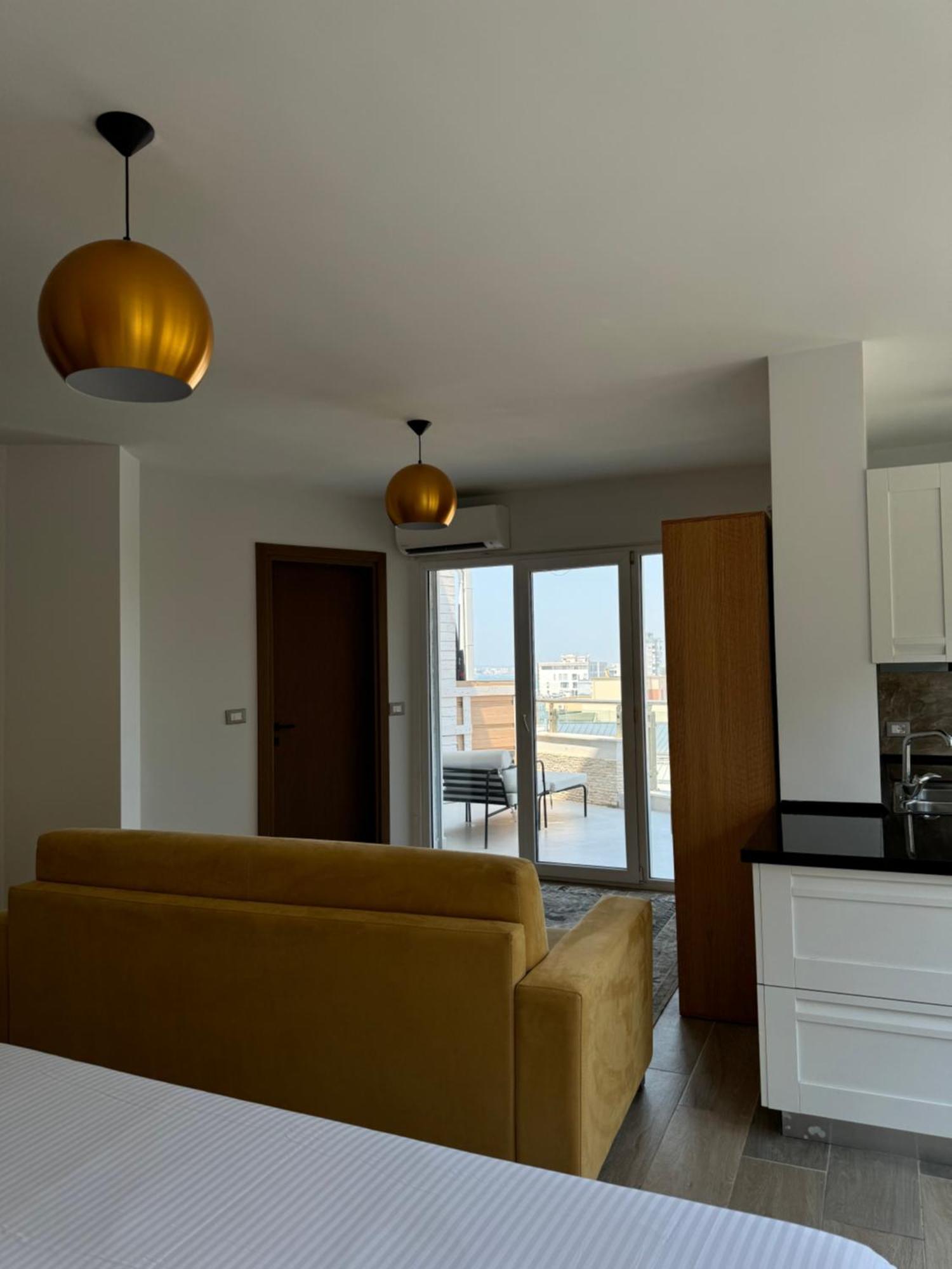 Luxury Rooftop Suites By Blumont Shkallnur Bagian luar foto